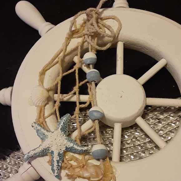 Boat wheel sea shore theme decor - Picture 2 of 3